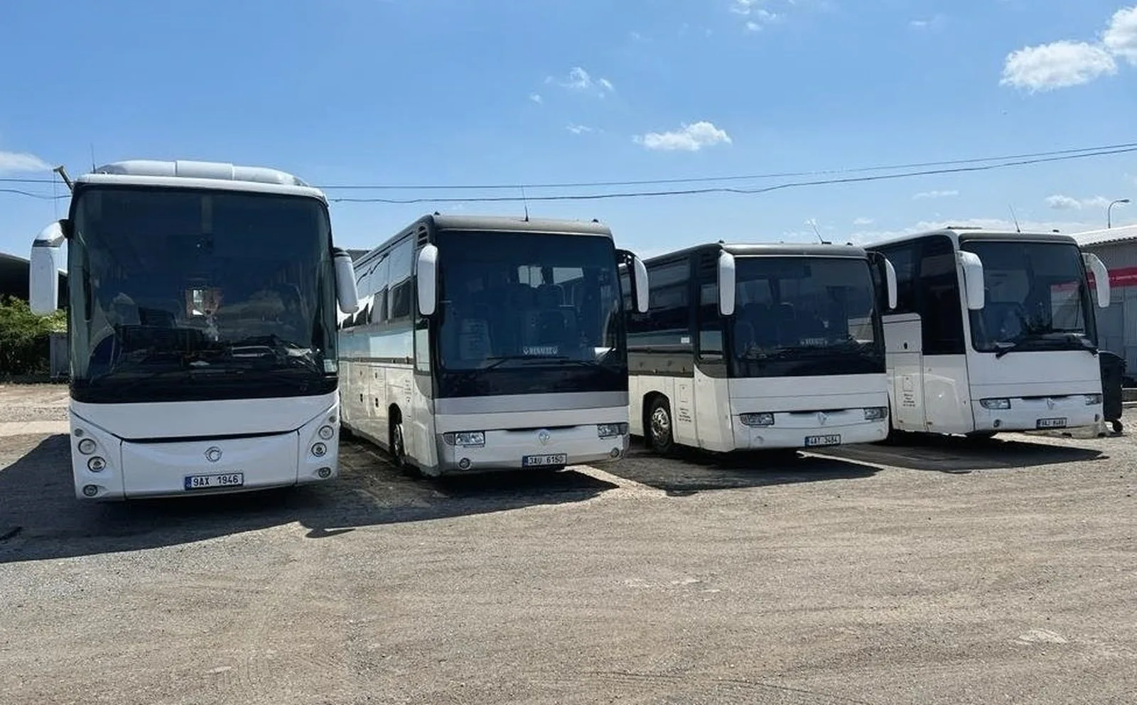 Autopark Maliia – zájezdové autobusy pro pronájem s řidičem v Praze
