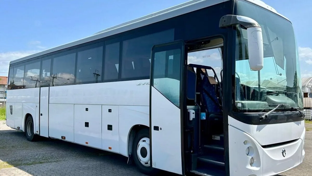 Zájezdový autobus Iveco Evadys – pronájem autobusu s řidičem